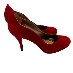 Tahari Colette Burgundy Red Suede Shoes Size 7 Classic Pumps Heels
